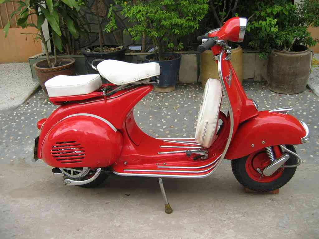 Vespa Scooter Vintage 82